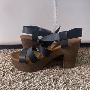 Top Moda tan & black straps heels